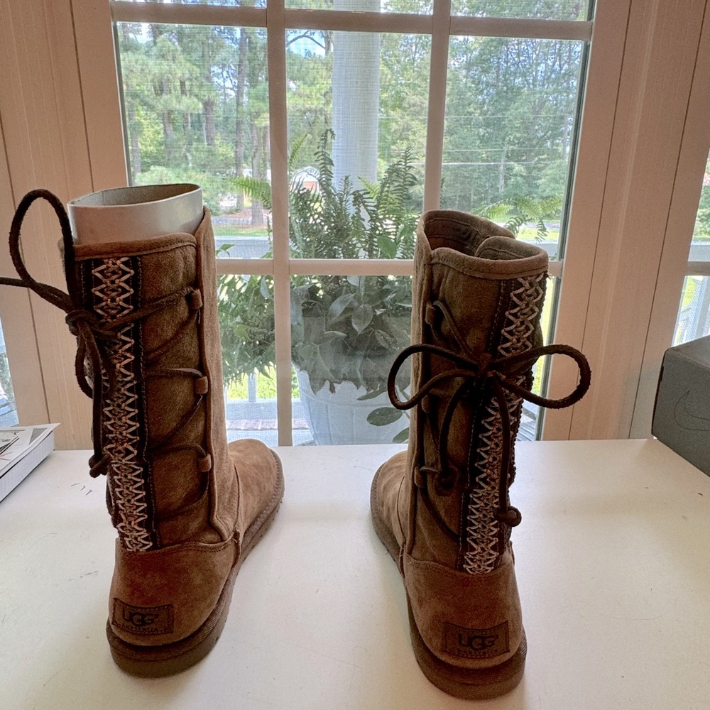 UGG BOOTS! NEVER WORN!